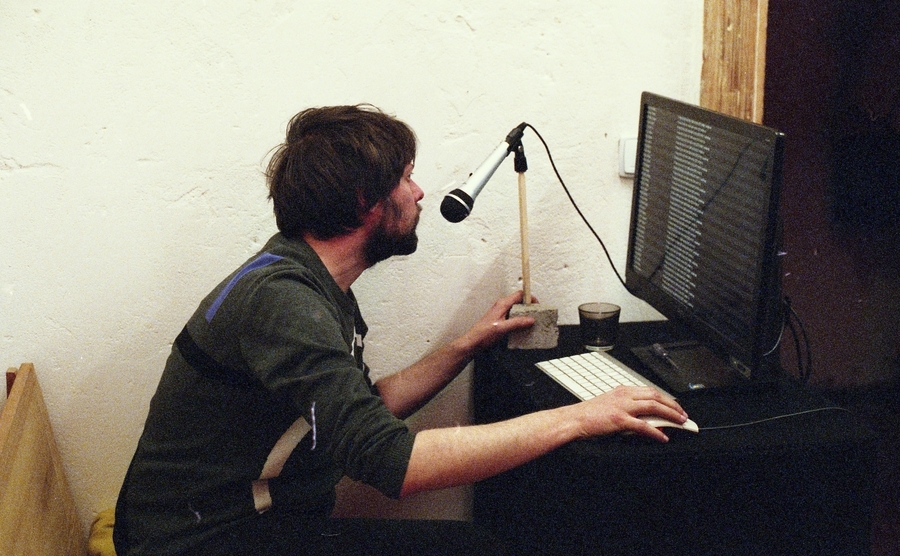 <p>2015<br />
Curatorial:<br />
Erzgebirgisches Laseratomkraftwerk<br />
mit Pigmentfenster</p>